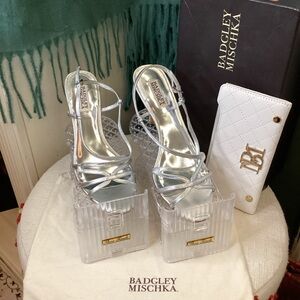 Badgley Mischka‎ Silver Strappy Sandals